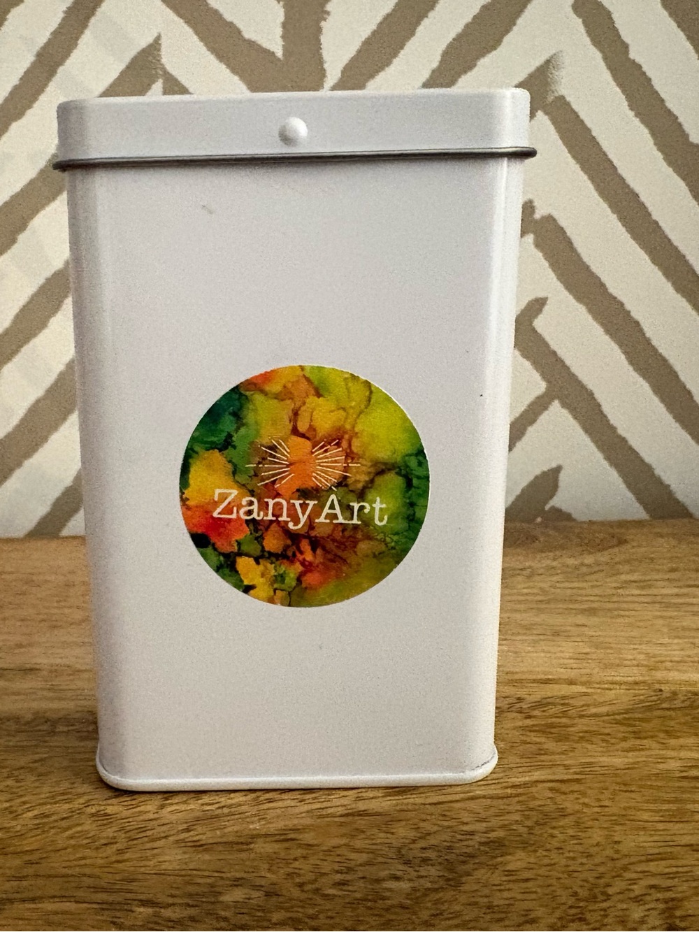 NWOT ZanyArt White Metal Storage Tin with Colorful Deck of Cards